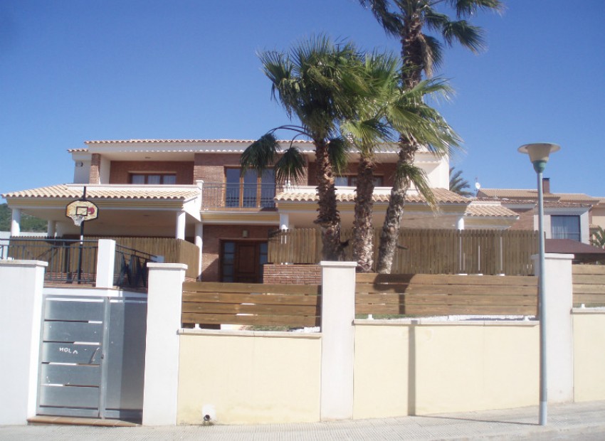 Venta - Chalet -
Calafell