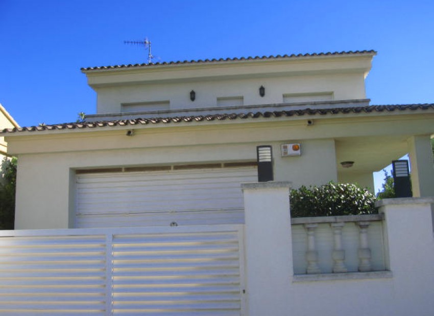 Venta - Chalet -
Calafell