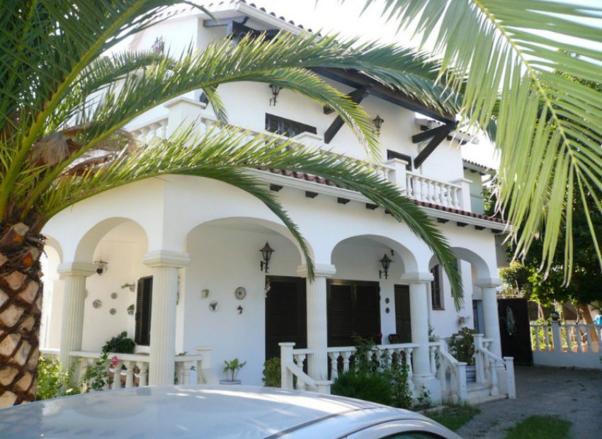 Venta - Chalet -
Calafell