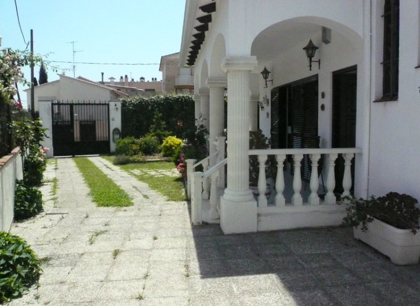 Venta - Chalet -
Calafell