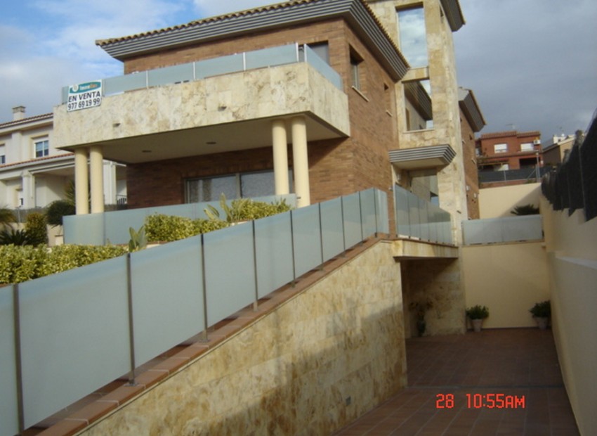 Venta - Chalet -
Calafell