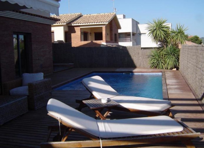 Venta - Chalet -
Calafell