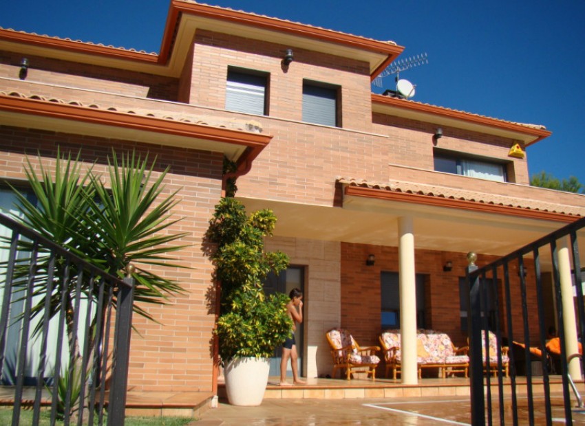 Venta - Chalet -
Calafell