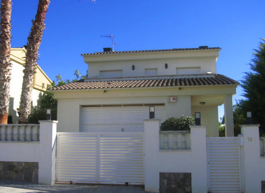 Venta - Chalet -
Calafell