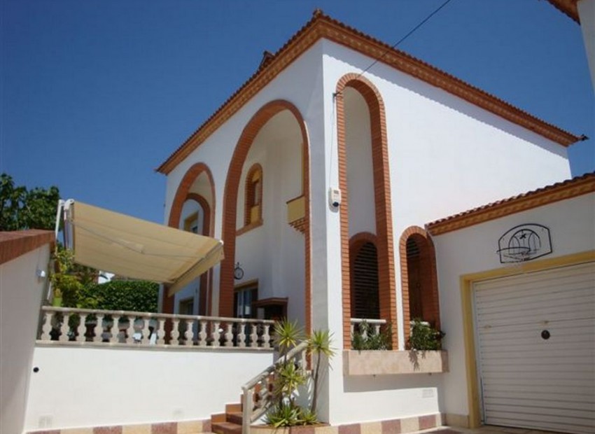 Venta - Chalet -
Calafell