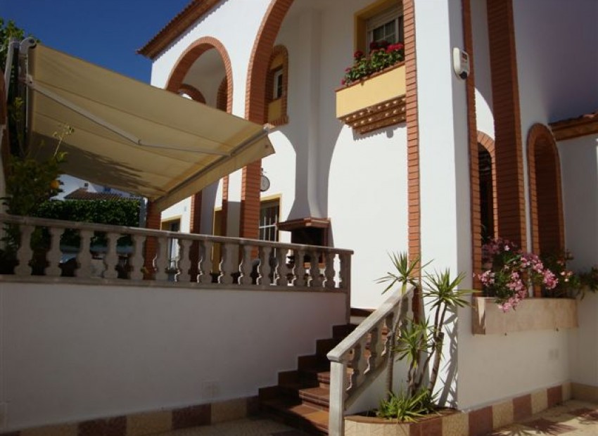 Venta - Chalet -
Calafell