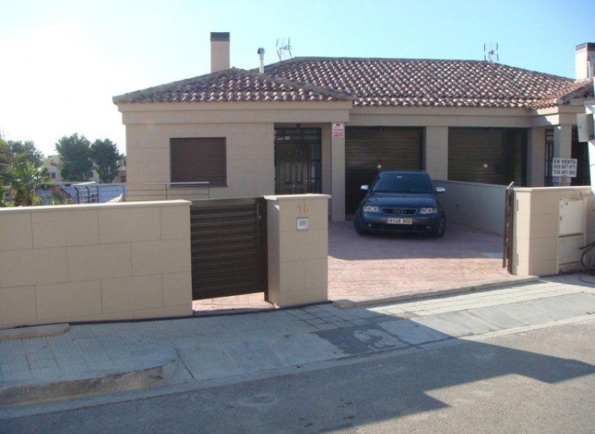 Venta - Chalet -
Calafell