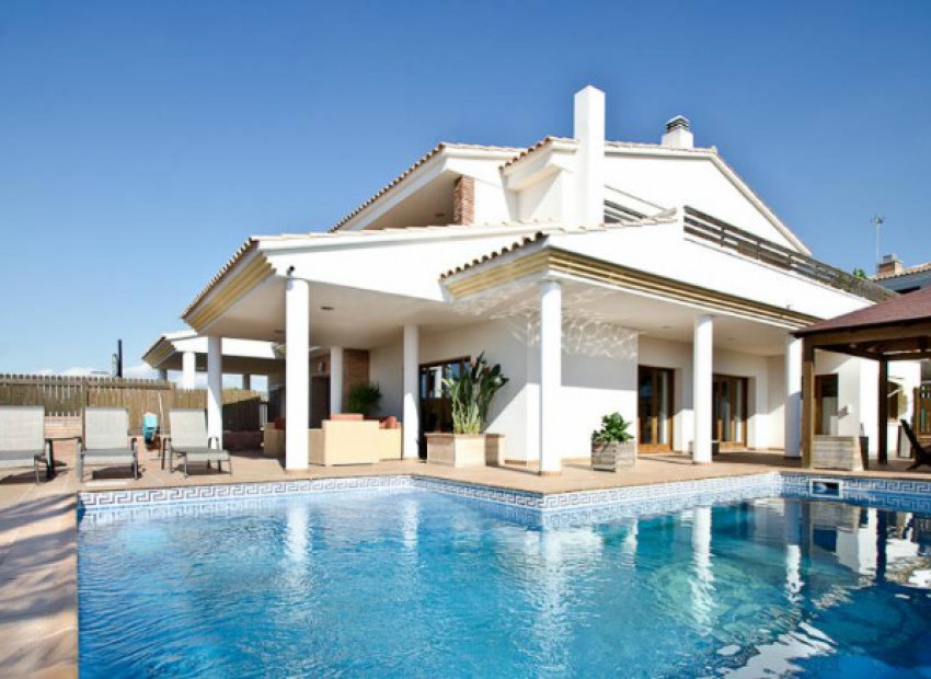 Venta - Chalet -
Calafell