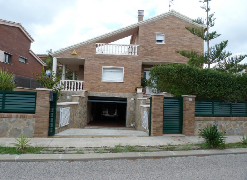 Venta - Chalet -
Calafell