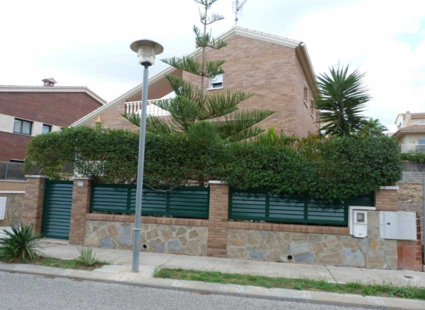 Venta - Chalet -
Calafell