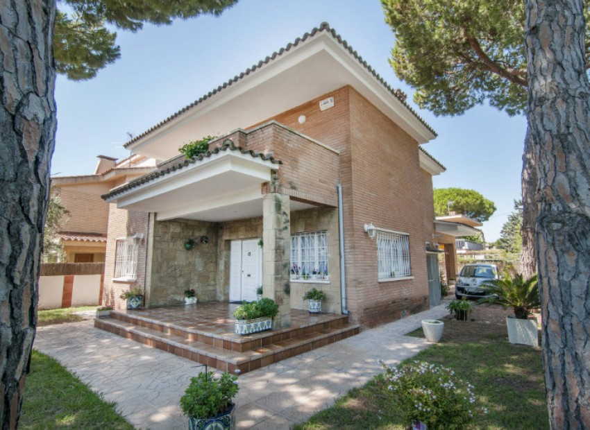 Venta - Chalet -
Castelldefels