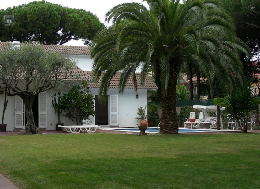 Venta - Chalet -
Castelldefels