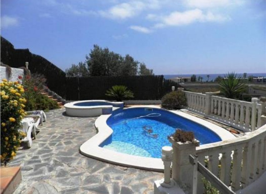 Venta - Chalet -
Castelldefels