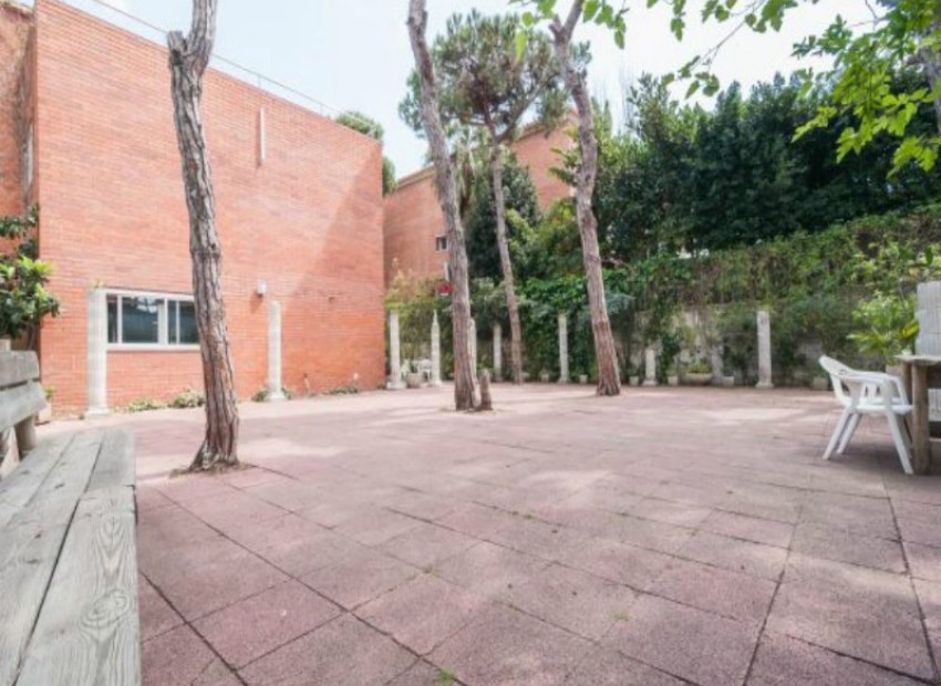 Venta - Chalet -
Castelldefels