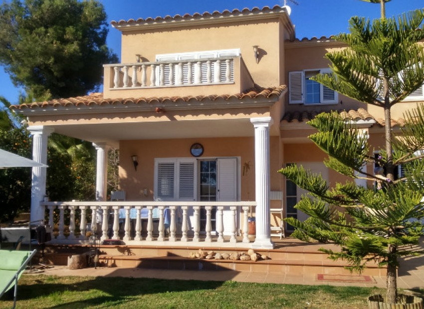 Venta - Chalet -
Coma Ruga