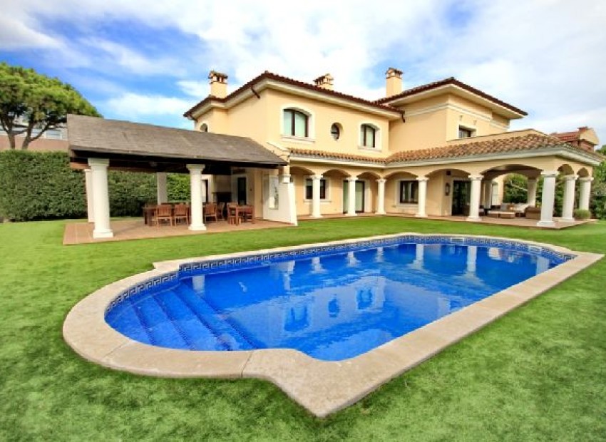 Venta - Chalet -
Gava