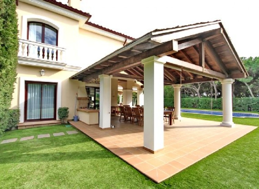 Venta - Chalet -
Gava