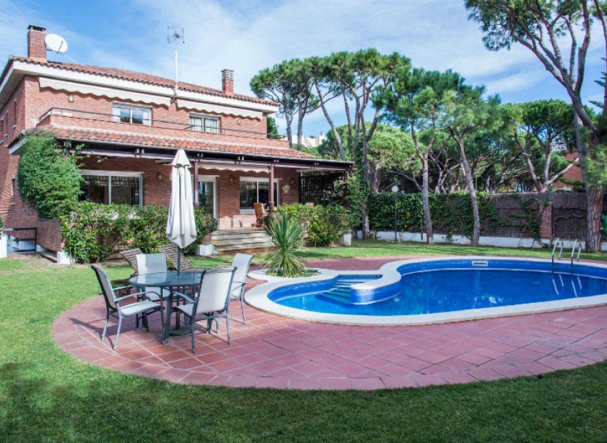 Venta - Chalet -
Gava