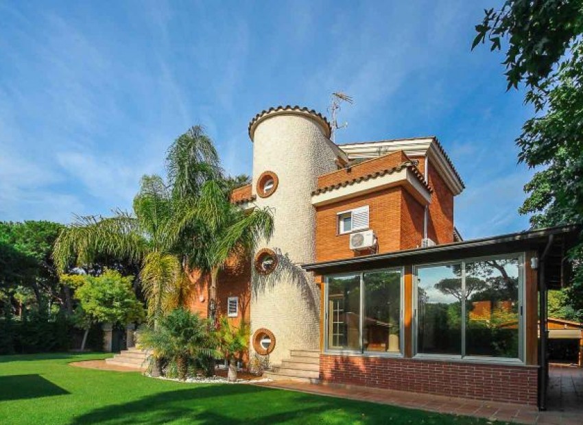 Venta - Chalet -
Gava