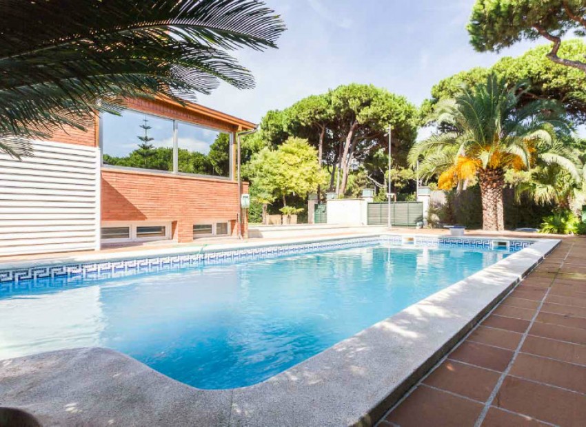 Venta - Chalet -
Gava