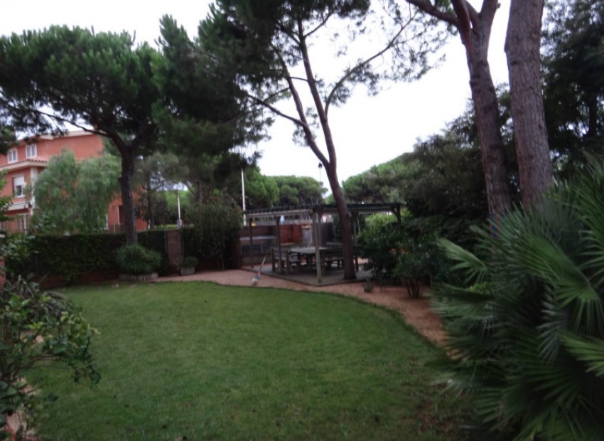 Venta - Chalet -
Gava