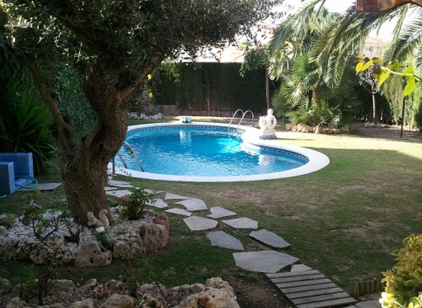 Venta - Chalet -
Sitges