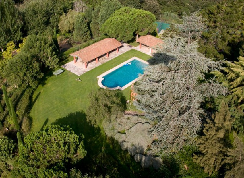 Venta - Finca rustica, castillo -
Barcelona