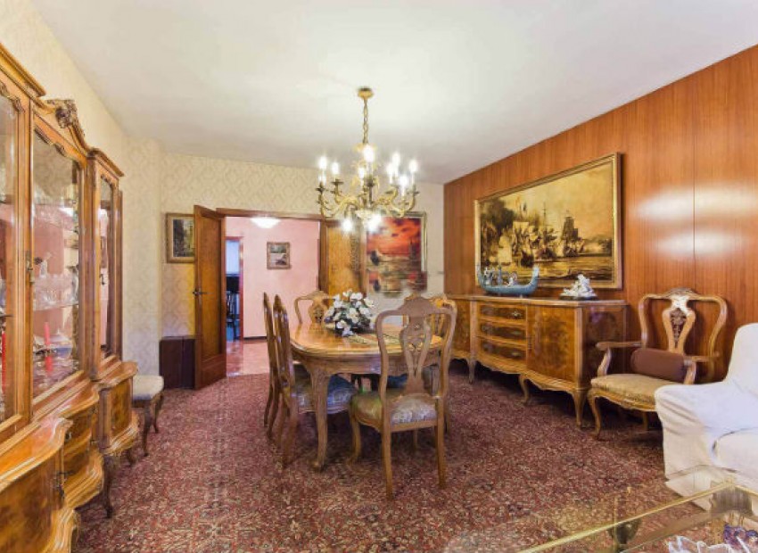 Venta - Piso -
Eixample