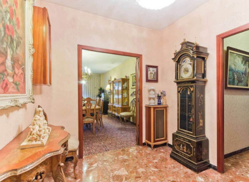 Venta - Piso -
Eixample