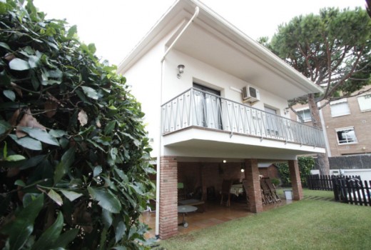 Вилла - Продажа - Castelldefels - Castelldefels