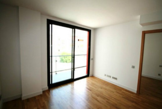 Sale - Piso -
Barcelona