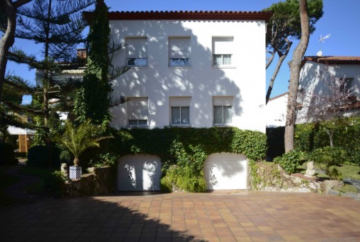 Sale - Chalet -
Castelldefels