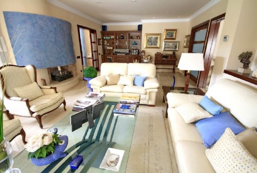 Sale - Chalet -
Gava