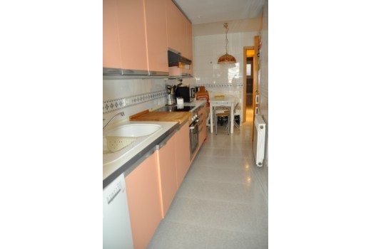 Sale - Piso -
Roda de Bara