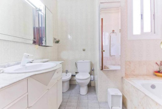 Sale - Piso -
Eixample