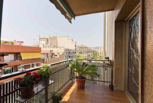 Sale - Piso -
Eixample