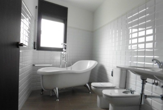 Sale - Chalet -
Barcelona