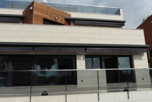 Sale - Chalet -
Barcelona