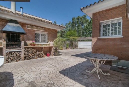 Venta - Chalet -
Castelldefels