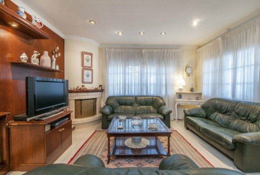 Venta - Chalet -
Castelldefels