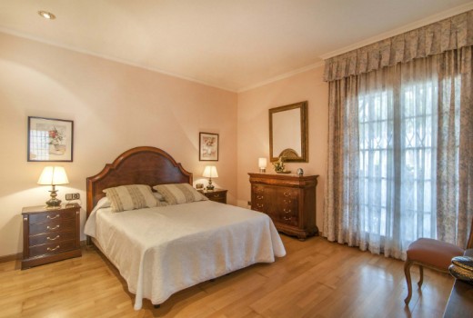 Venta - Chalet -
Castelldefels
