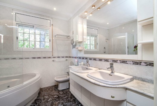 Venta - Chalet -
Castelldefels