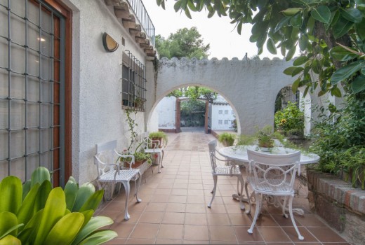 Sale - Chalet -
Castelldefels