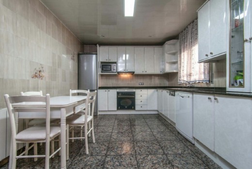 Sale - Chalet -
Gava