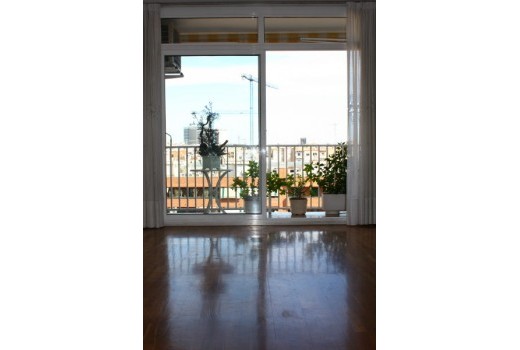 Sale - Piso -
Barcelona