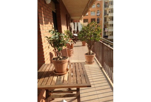 Sale - Piso -
Eixample