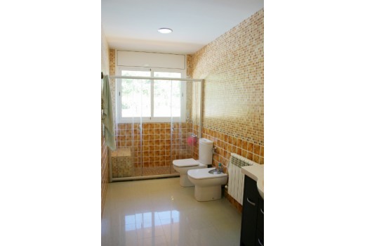 Sale - Chalet -
Barcelona