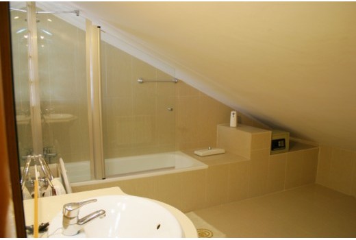 Sale - Chalet -
Barcelona