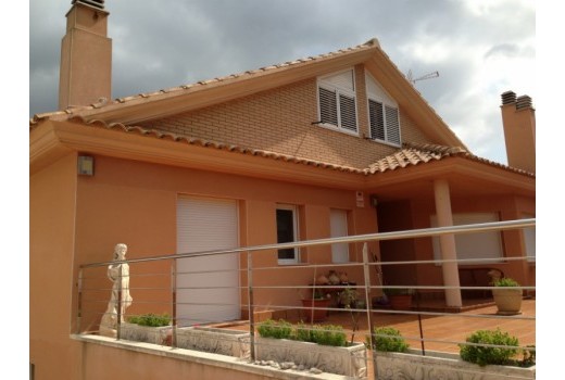 Sale - Chalet -
Barcelona