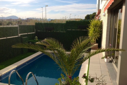 Sale - Adosado -
Cambrils